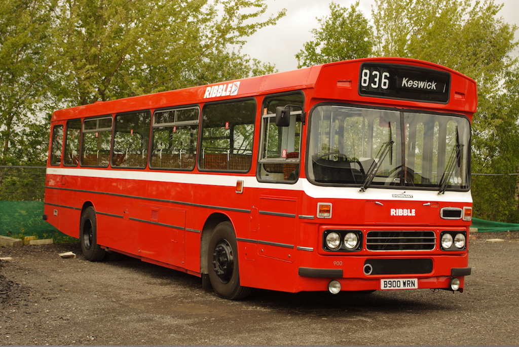 Tiger / Duple saloon 900